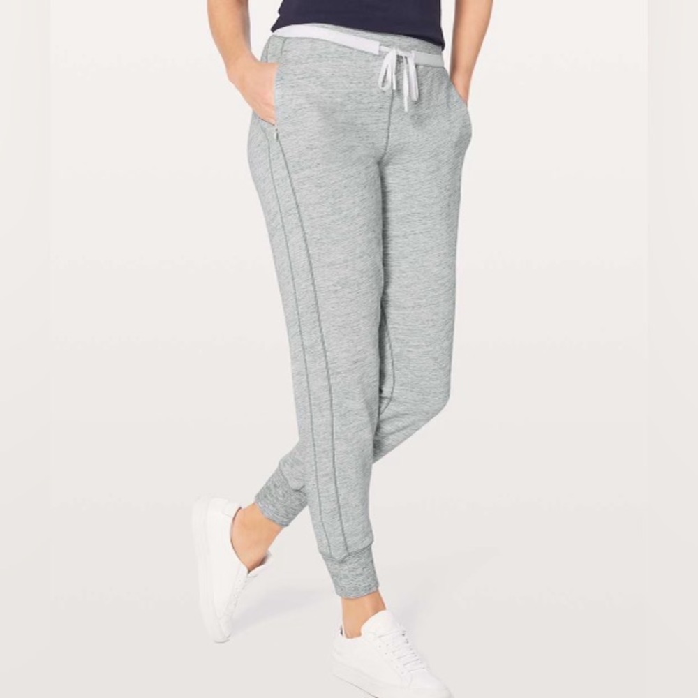 Lululemon  Cool & Collected Jogger *28"
Heathered Space Dyed Nimbus Sz 4